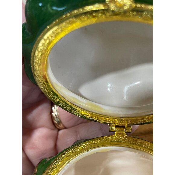 Vintage Crown Christmas Tree Hinged Trinket Box With Bear & Ornaments‎ - Picture 6 of 16